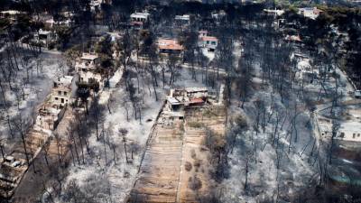 Número de mortos na Grécia subiu para 81 com autoridades a continuarem as buscas