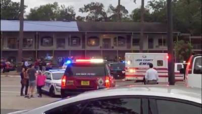 Número de mortos por atirador em cidade da Florida sobe para dois