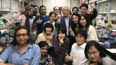 Norte-americano e japonês vencem Nobel da Medicina por estudos sobre o cancro