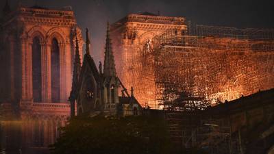 Notre-Dame: O incêndio que está a chocar os franceses e o mundo