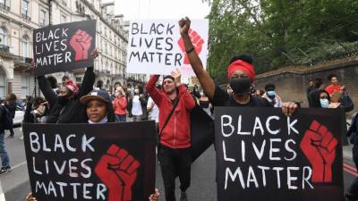 Nova agressão policial contra um jovem gera indignação no Brasil