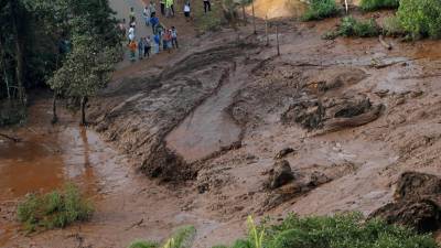 Nove mortos e até 300 desaparecidos em rutura de barragem no Brasil