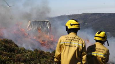 Noventa por cento das duas frentes do fogo de Vila do Rei dominado