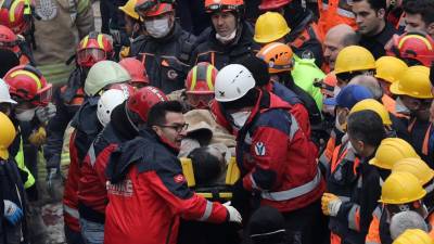 Novo balanço aponta para 14 mortos após colapso de prédio na Turquia