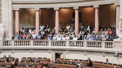Novo parlamento toma posse amanhã