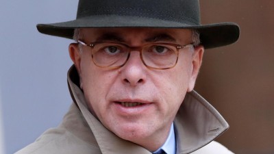 Novo PM francês Bernard Cazeneuve promete continuar trabalho de Valls