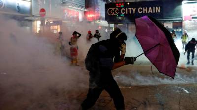 Novos confrontos em Hong Kong durante manifestação não autorizada