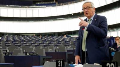 O risco de uma saída desordenada aumentou, lamentou Juncker