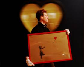 Obra de Banksy autodestrói-se após ser leiloada pela Sotheby’s (com vídeo)