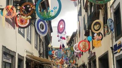 Obras da Exposição Regional de Artes Plásticas embelezam Rua da Cadeia Velha e Rua Direita