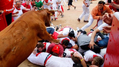 Oito feridos, dois deles colhidos por touros, nas festas de San Fermin
