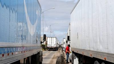 Oito migrantes descobertos em camião frigorífico em França