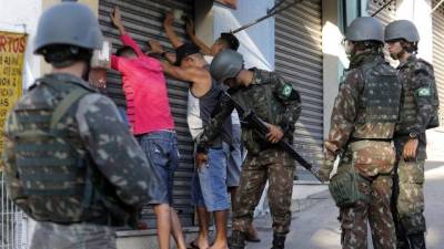 Oito mortos em operação militar em favelas do Rio de Janeiro