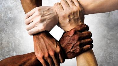 ONG denuncia abusos da polícia francesa contra crianças e jovens negros e árabes