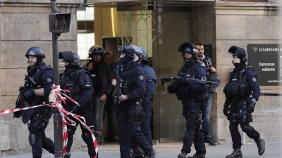 Operação de retirada de pessoas do Louvre decorreu sem incidentes, garante Polícia