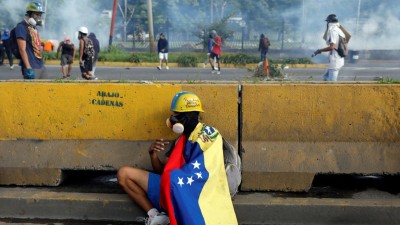 Oposição apela a bloqueio de estradas após assassínio de manifestante na Venezuela
