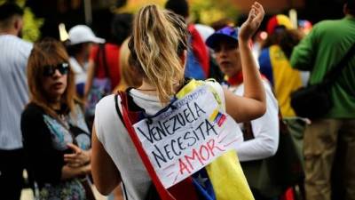 Oposição convoca greve geral contra medidas económicas de Maduro