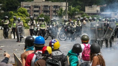 Oposição denuncia abusos das forças policiais contra manifestantes na Venezuela