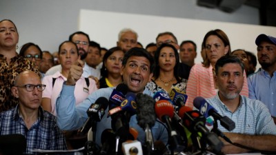 Oposição venezuelana divulga condições a negociar para eleições presidenciais de 2018