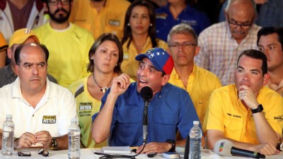 Oposição venezuelana diz que o Governo abandonou mesa de diálogo