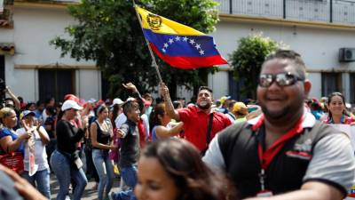 Oposição venezuelana sai à rua para exigir entrada de ajuda humanitária