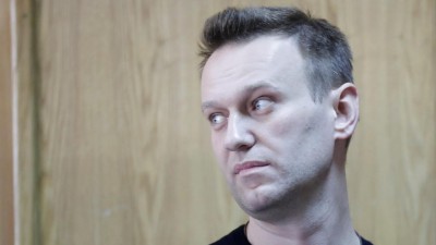 Opositor de Putin hospitalizado com olho queimado