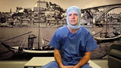 Ortopedista que operou Cristiano Ronaldo amanhã na Madeira