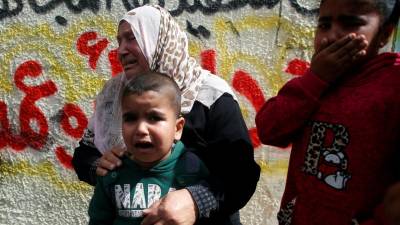Palestinianos iniciam jornada de greve e luto nacional pelos 16 mortos em Gaza