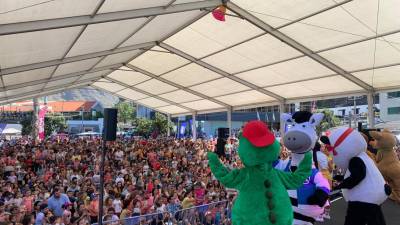 Panda e Super Wings enchem marginal da vila da Ribeira Brava