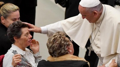 Papa afirma que falta de instrução é atentado contra dignidade das pessoas