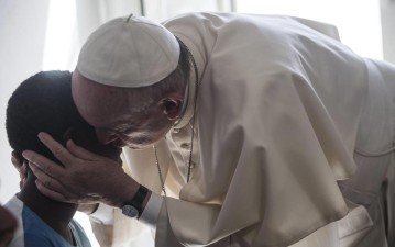 Papa afirma que fechar fronteiras só ajuda tráfico de pessoas
