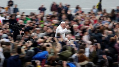 Papa critica vida dupla de quem se diz católico mas faz negócios sujos