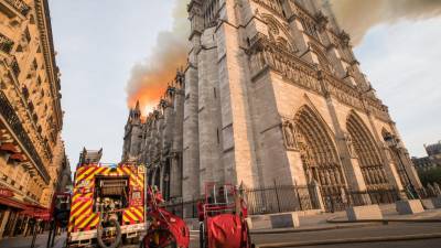 Papa expressa gratidão da Igreja aos bombeiros que combateram chamas em Notre-Dame