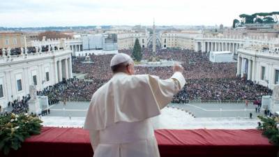 Papa Francisco preso durante 25 minutos num elevador no Vaticano