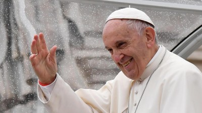 Papa Francisco visitou de surpresa centro médico para pobres montado no Vaticano