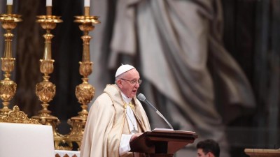 Papa lamenta que migrantes sejam vistos como inimigos e rejeita muros ou barreiras