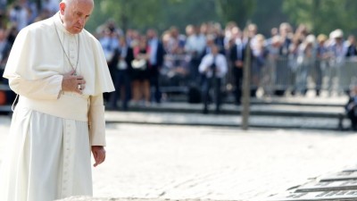 Papa pede maior inclusão dos jovens para que tenham futuro digno