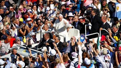 Papa pede orações não para vencer a guerra, mas para vencer a paz