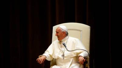Papa reza para que cimeira estabeleça bases para a paz