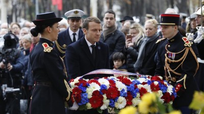 Paris dividida entre dever de memória e necessidade de esquecer atentados