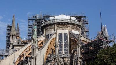 Paris fecha escolas próximas de Notre-Dame devido a alta concentração de chumbo