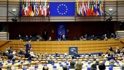 Parlamentares britânicos suspendem férias para aprovarem legislação para a saída