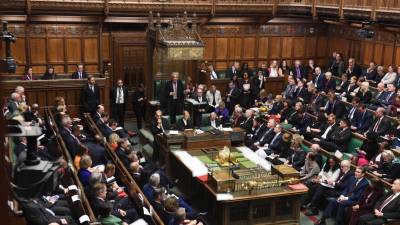 Parlamento britânico chumba calendário do Brexit