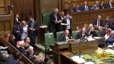 Parlamento britânico rejeita as quatro alternativas a acordo de May