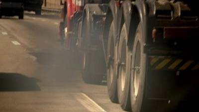 Parlamento Europeu aprova primeira lei da UE destinada a reduzir emissões de CO2 dos camiões