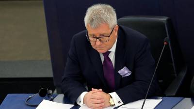 Parlamento Europeu tira vice-presidência a polaco que chamou nazi a eurodeputada