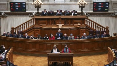 Parlamento português aprova por unanimidade voto de pesar e condenação