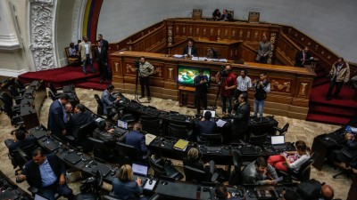 Parlamento venezuelano aprova moção contra ministro do Interior devido a repressão