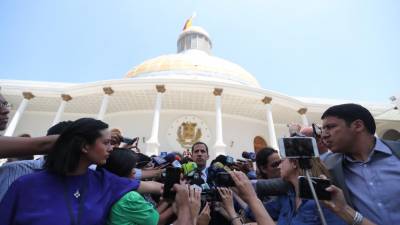 Parlamento venezuelano defende reincorporação de militares que não reconheçam Maduro