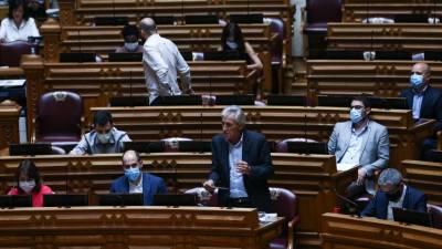 Parlamento vota, sem debate, resolução sobre estado de emergência